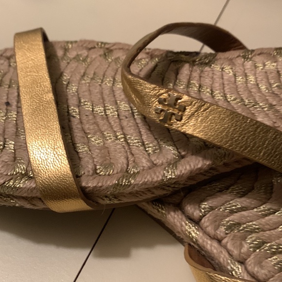 Women Tory Burch measured to be sz10 I bought and I wear sz8 being sold as is - Picture 2 of 5